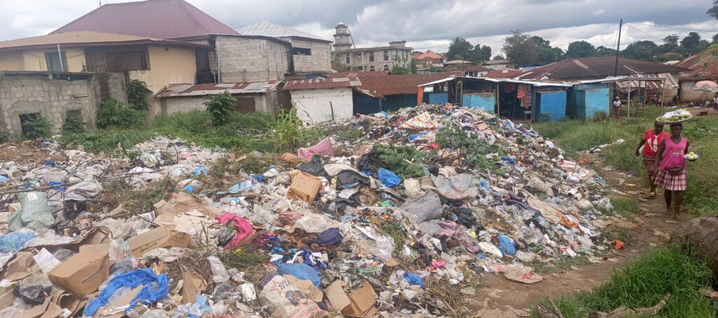 A dumpsite on Gbarnga-Broad Street. Feature photo by Wilmot Konah